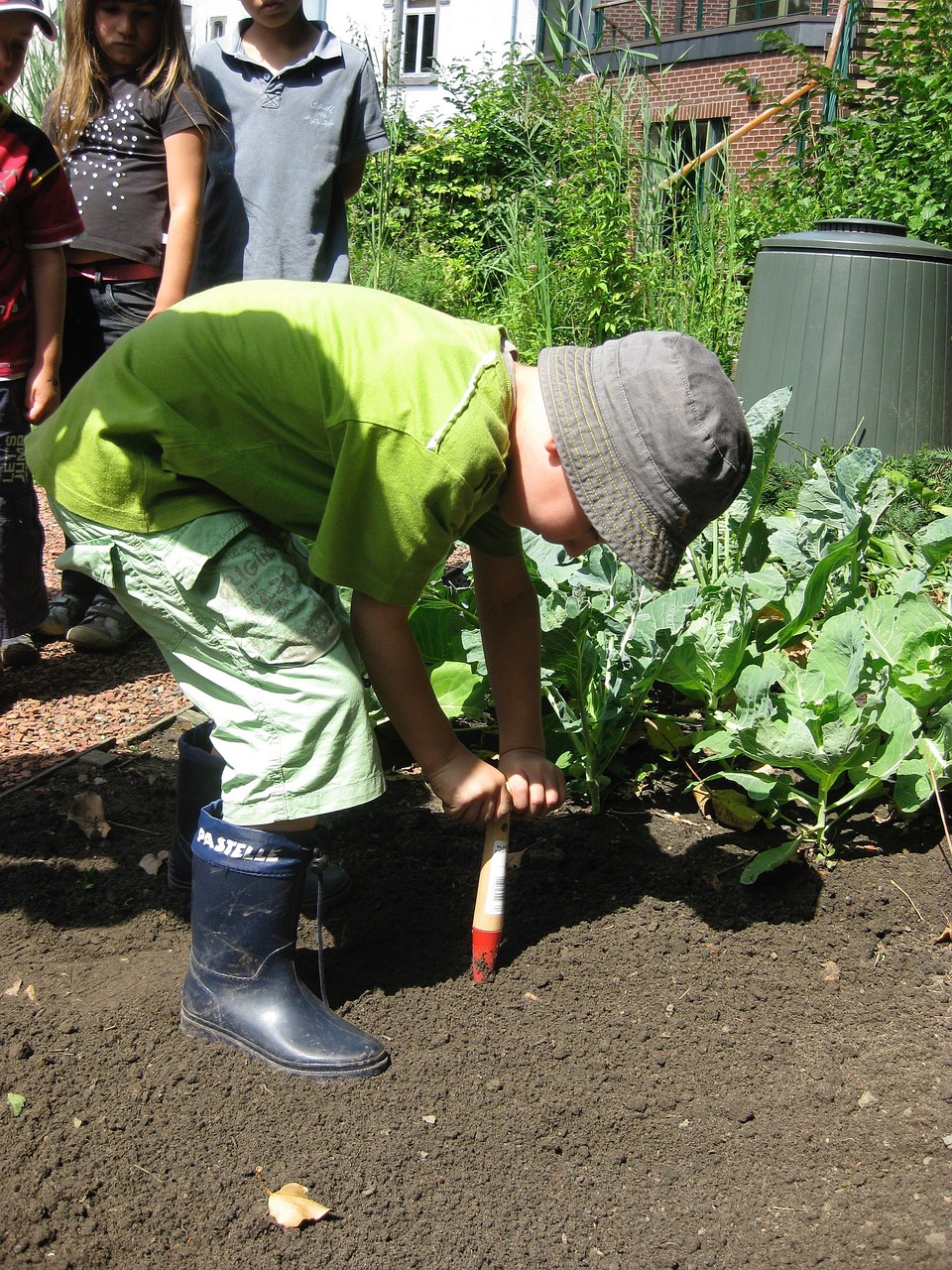 Enfant au jardin